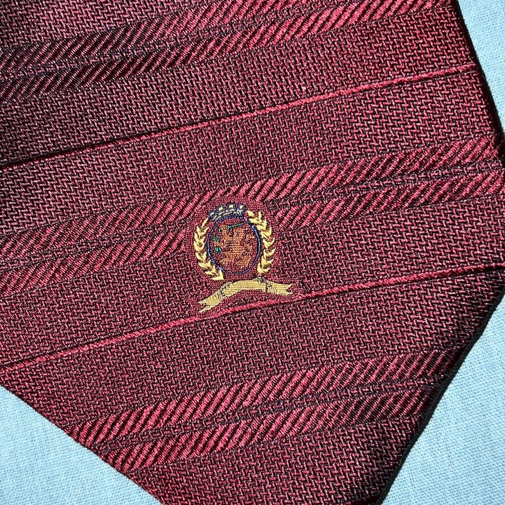 Tommy Hilfiger Tie. Burgundy.